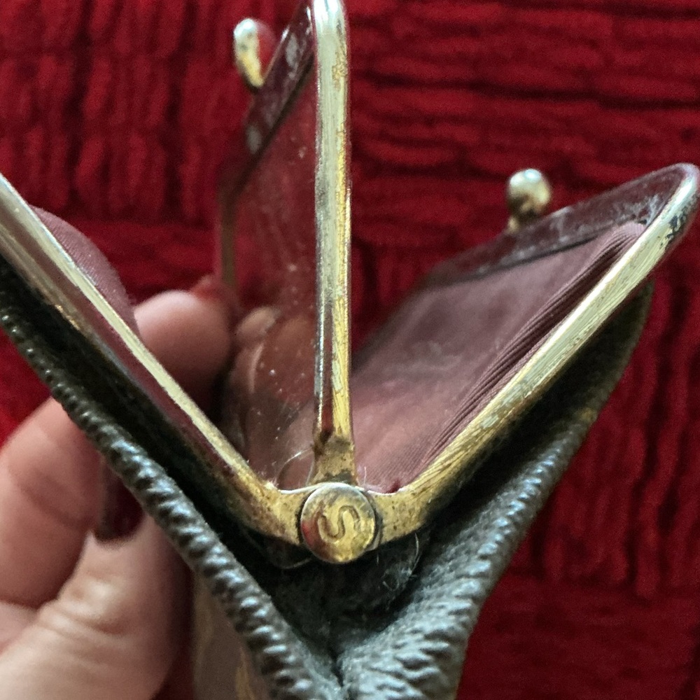 Authentic Rare Vintage LOUIS VUITTON 1970s Kisslock Saks 5th Ave Mono Coin Purse - Picture 7 of 13